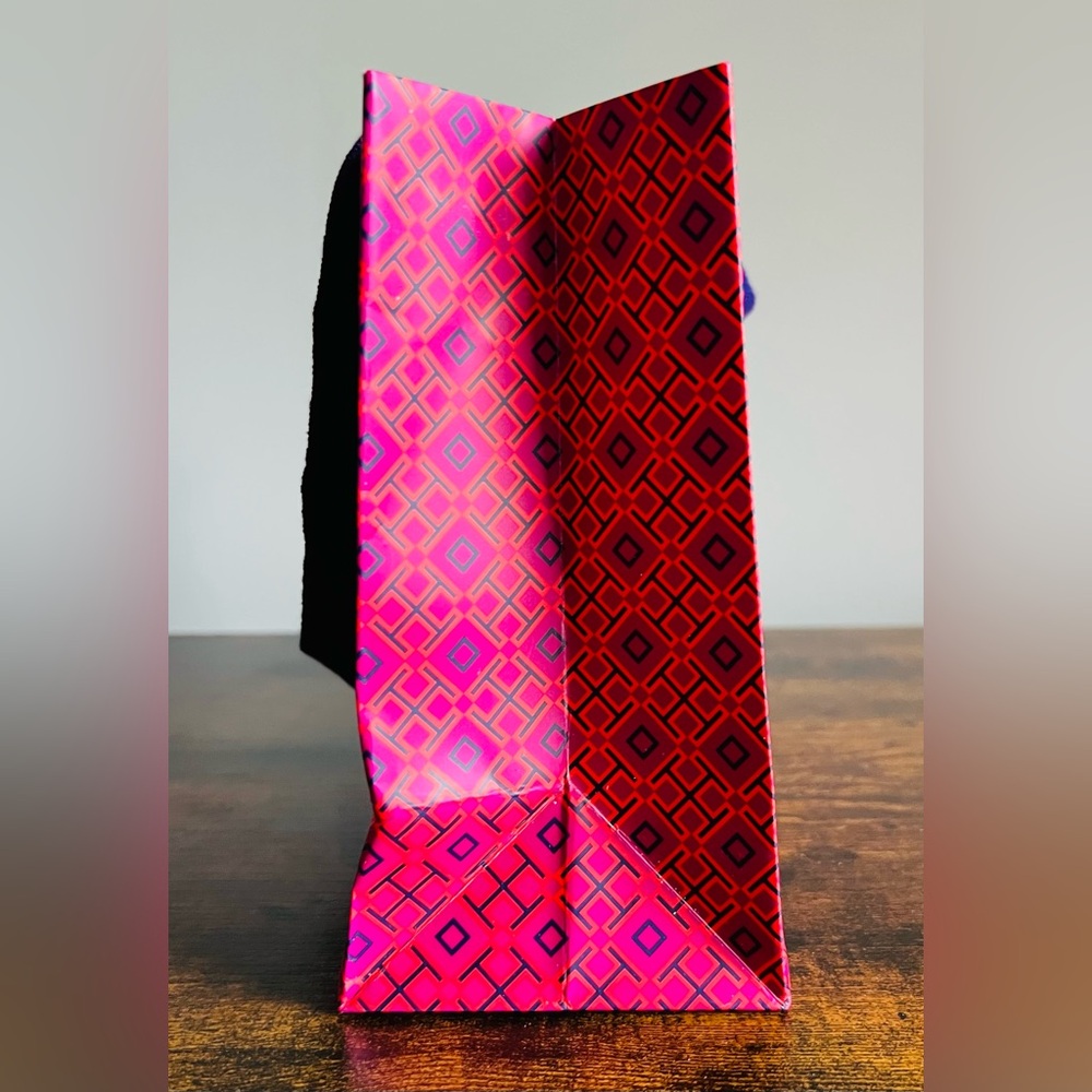 Tory Burch Fuchsia and Gold Patterned gift bag - Picture 6 of 7